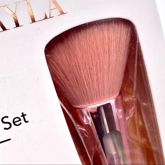 NIB Zoë Ayla 1 Kabuki + 4-in-1 brush Set - Picture 8 of 15